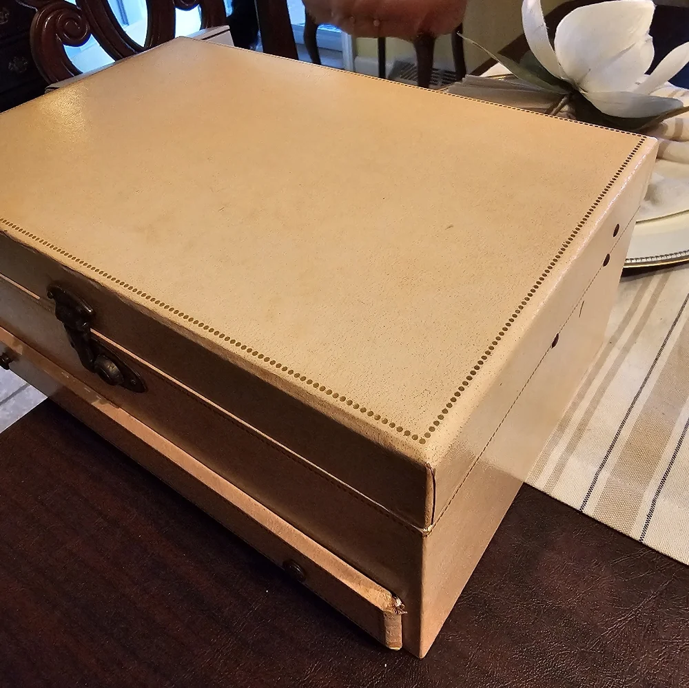 Vintage 1950s Pink Bond St Jewel Case Corp Jewelry Box Estate Sale